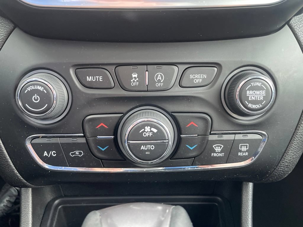 Used 2021 Jeep Cherokee Limited AWD/4WD image 23