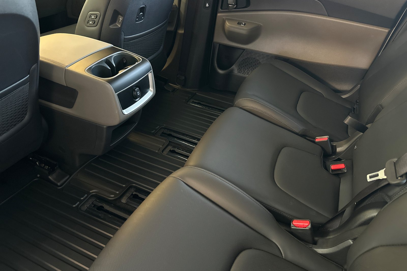 New 2026 Kia Carnival EX FWD image 13