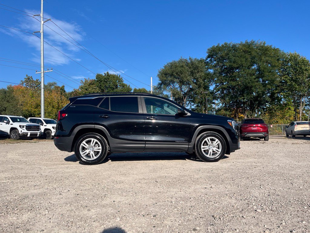 Used 2024 GMC Terrain SLE w/ Driver Convenience Package FWD image 6