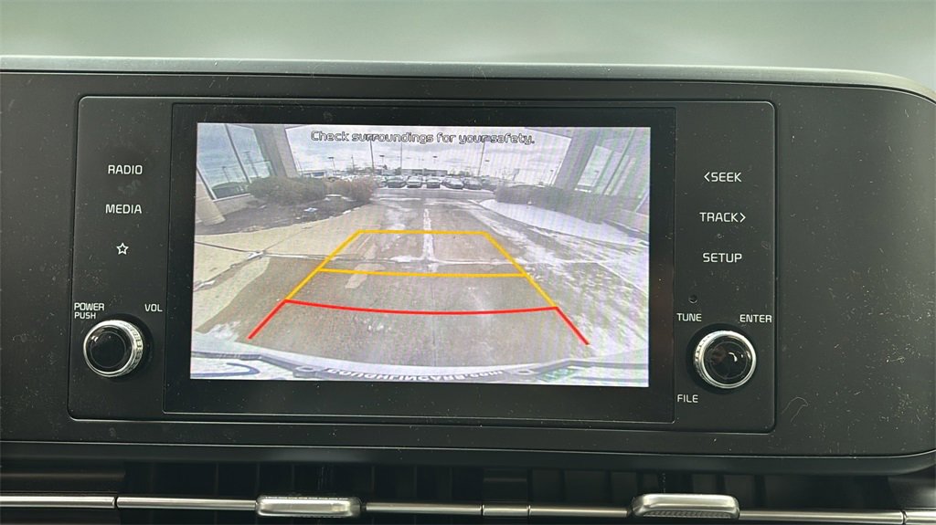 Used 2022 Kia Carnival LX image 20