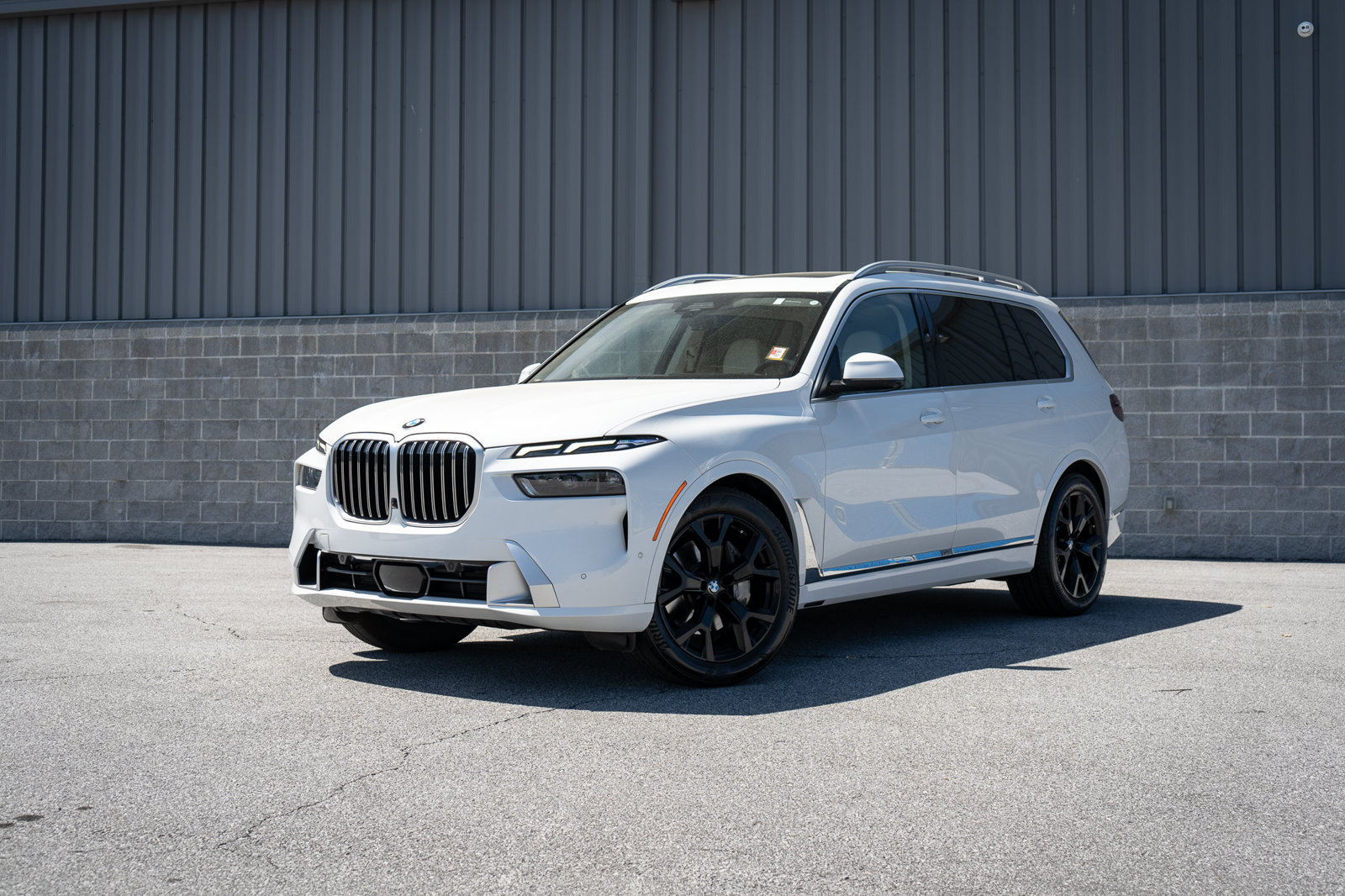 Used 2023 BMW X7 xDrive40i w/ Executive Package AWD/4WD image 3