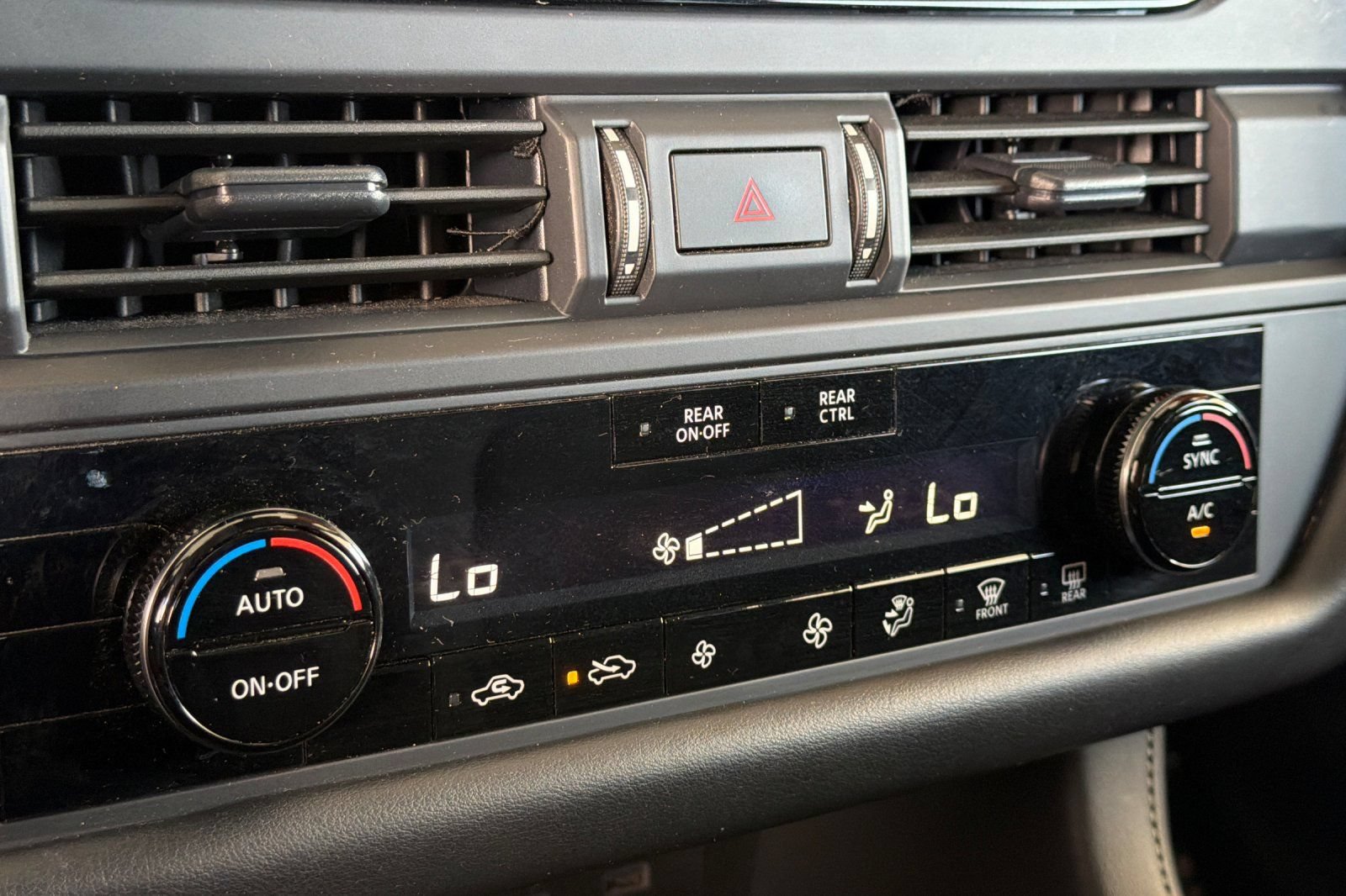 Used 2025 Nissan Pathfinder S FWD image 24