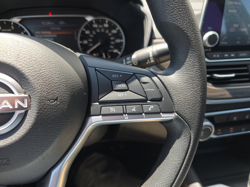 Used 2025 Nissan Altima 2.5 SV FWD image 13