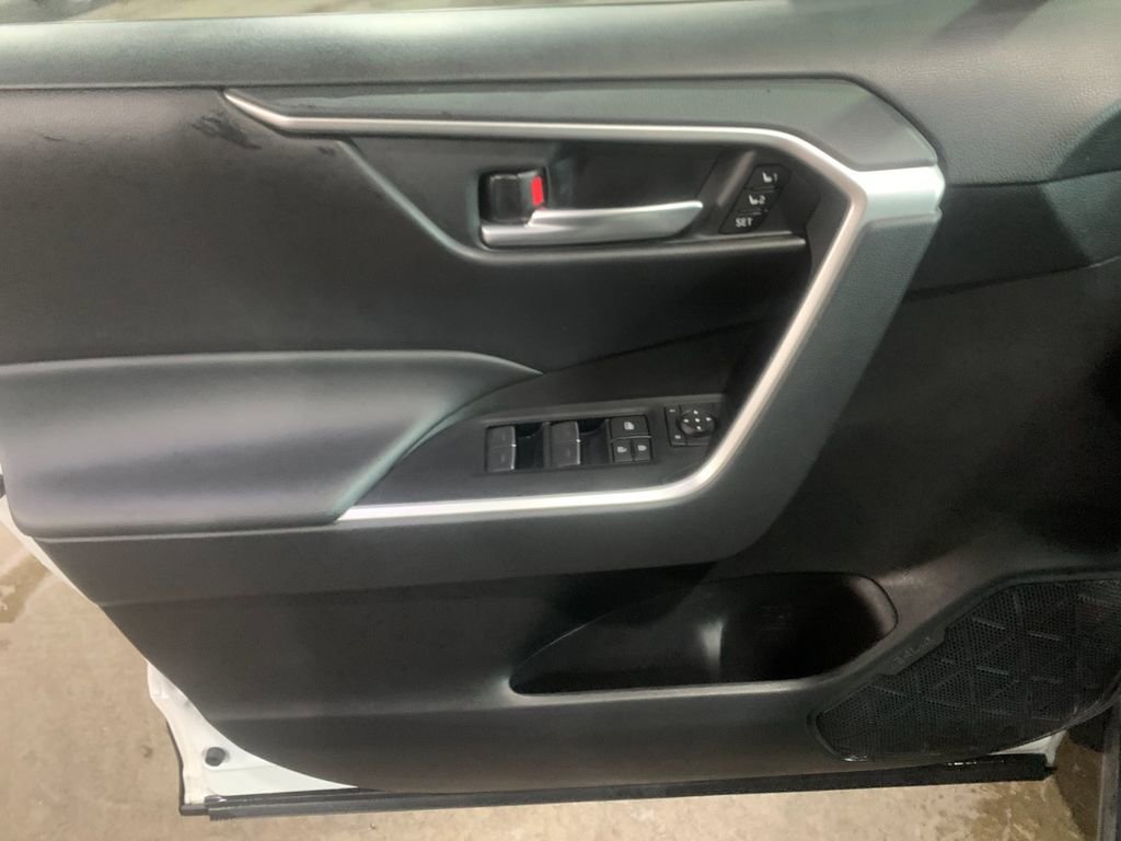 Used 2023 Toyota RAV4 XLE Premium image 13