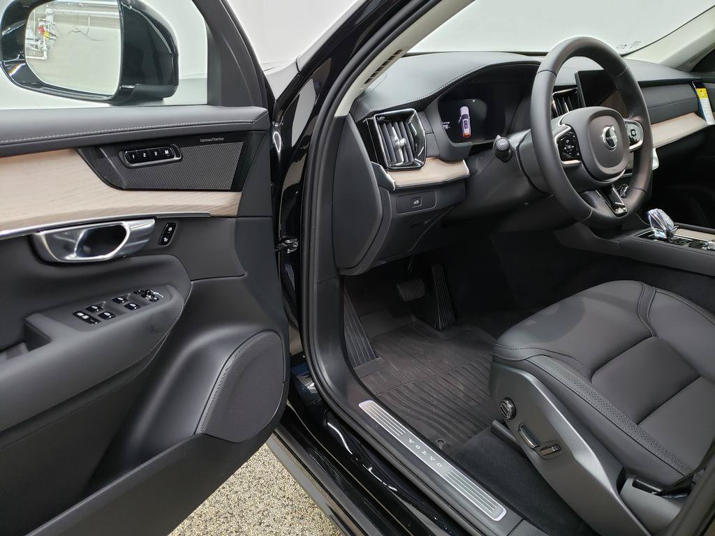 New 2026 Volvo XC90 B6 Plus w/ Protection Package Premier AWD/4WD image 6