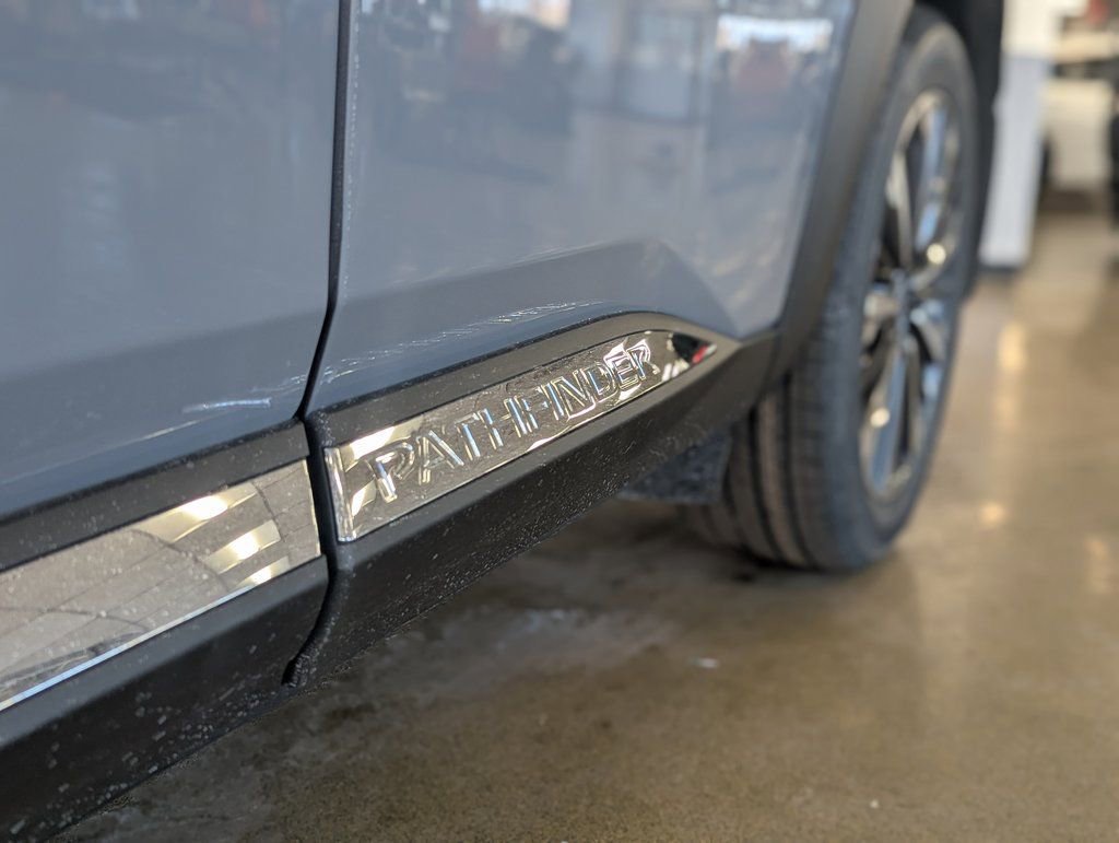 New 2026 Nissan Pathfinder Platinum image 2