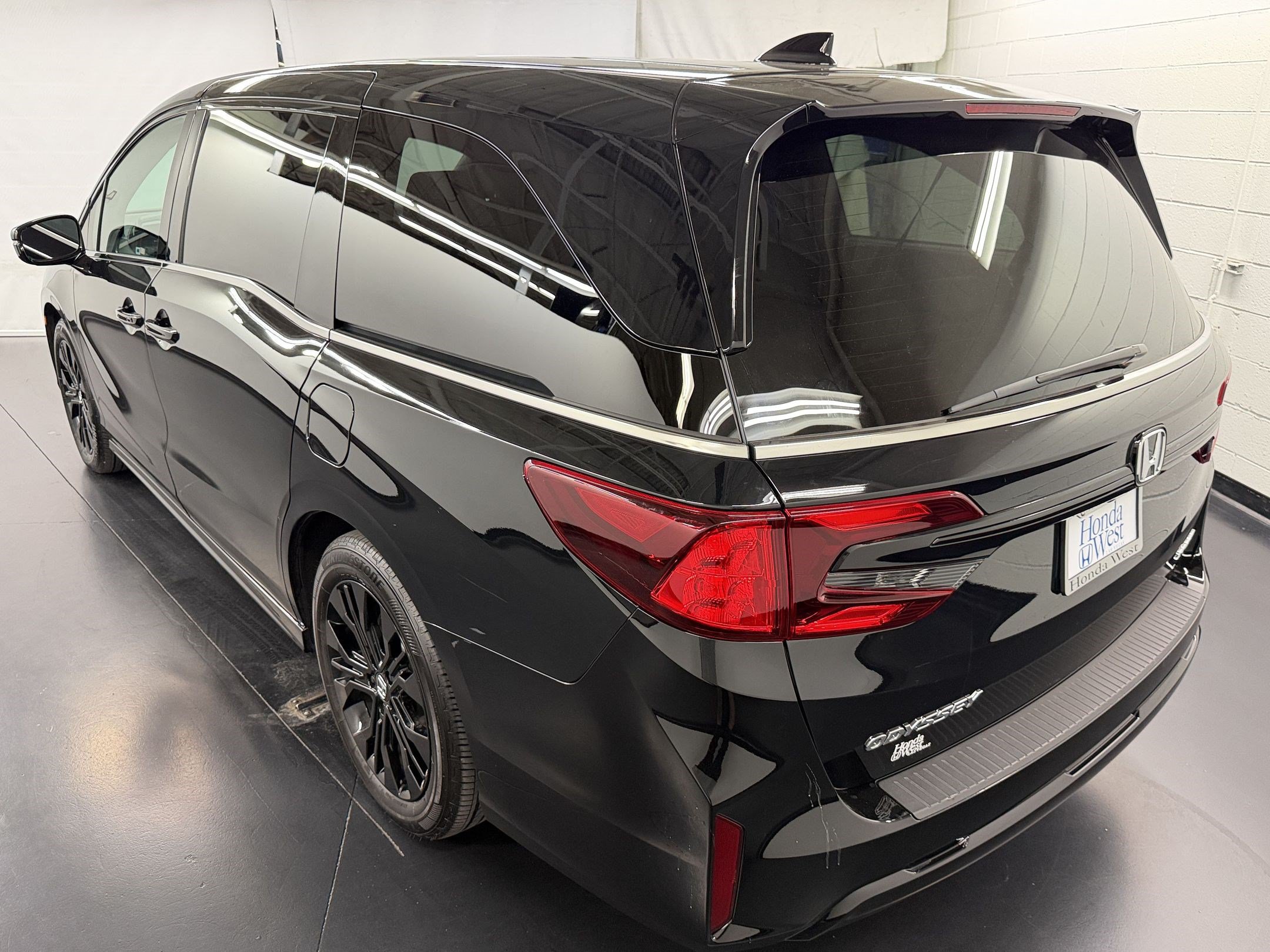 Certified 2025 Honda Odyssey Sport-L image 3