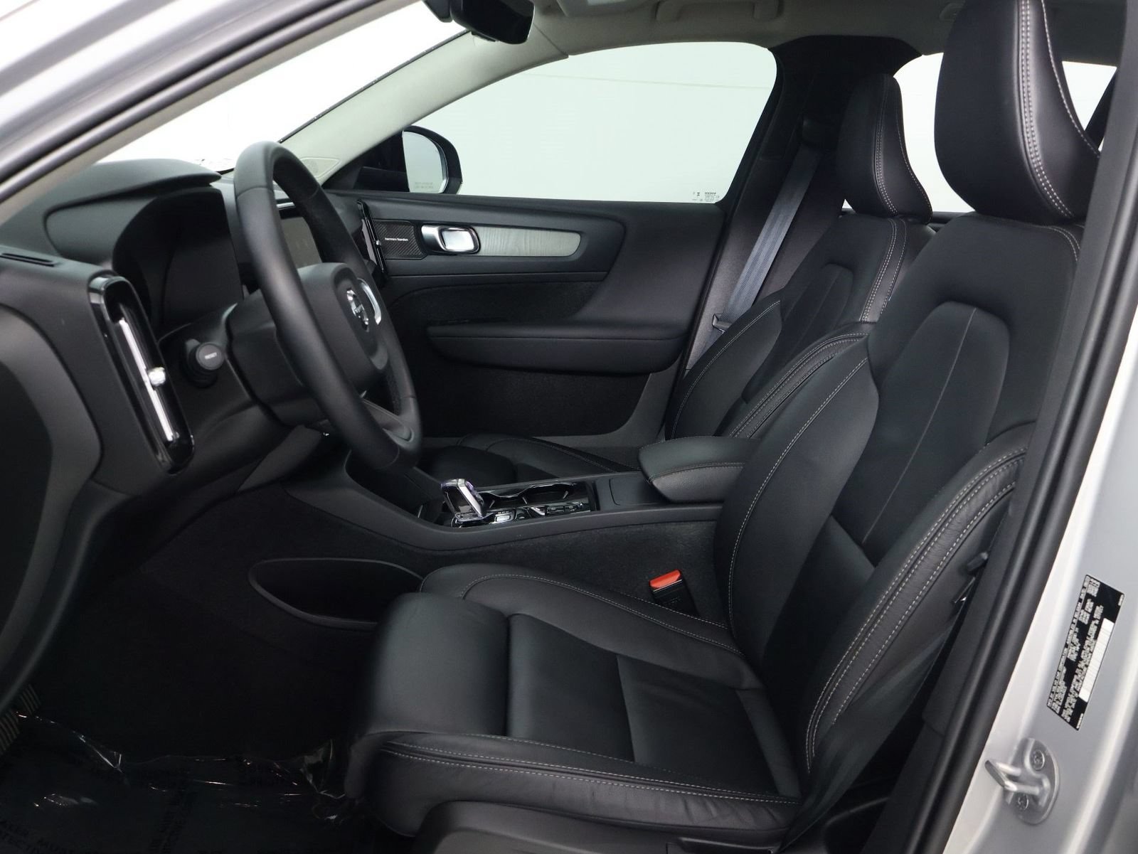 Used 2024 Volvo XC40 B5 Plus w/ Protection Package Premier AWD/4WD image 31