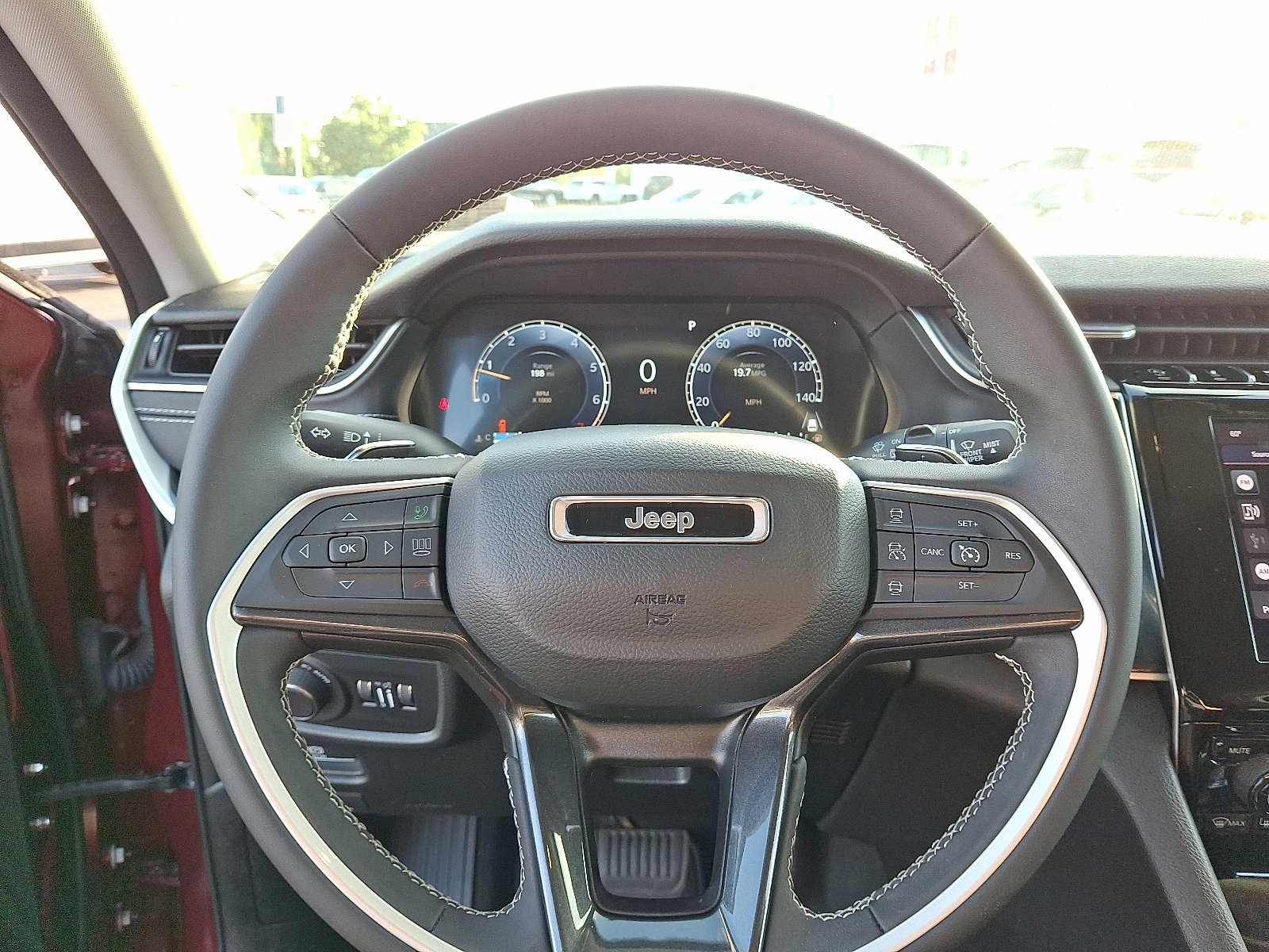 Used 2023 Jeep Grand Cherokee Laredo image 18