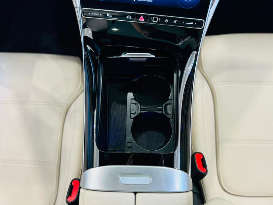 Used 2025 Mercedes-Benz C 300 4MATIC Sedan image 28