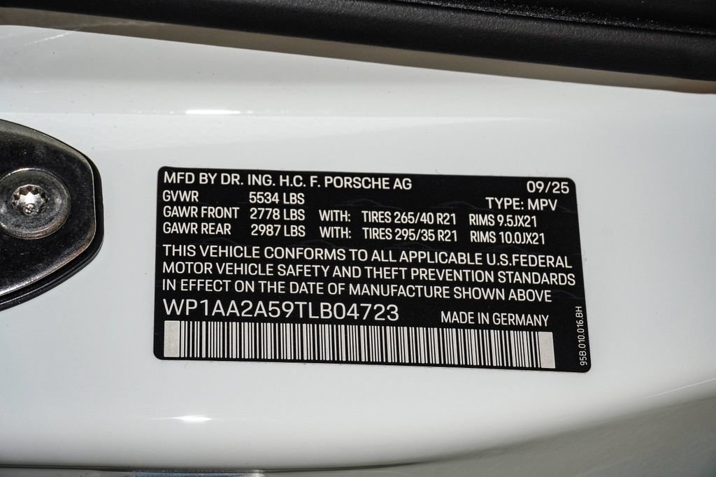 Certified 2026 Porsche Macan AWD/4WD image 29