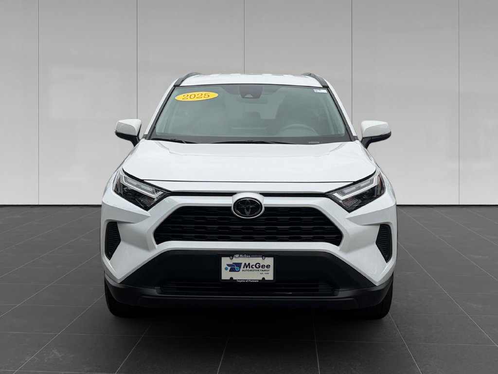 Used 2025 Toyota RAV4 XLE AWD/4WD image 9