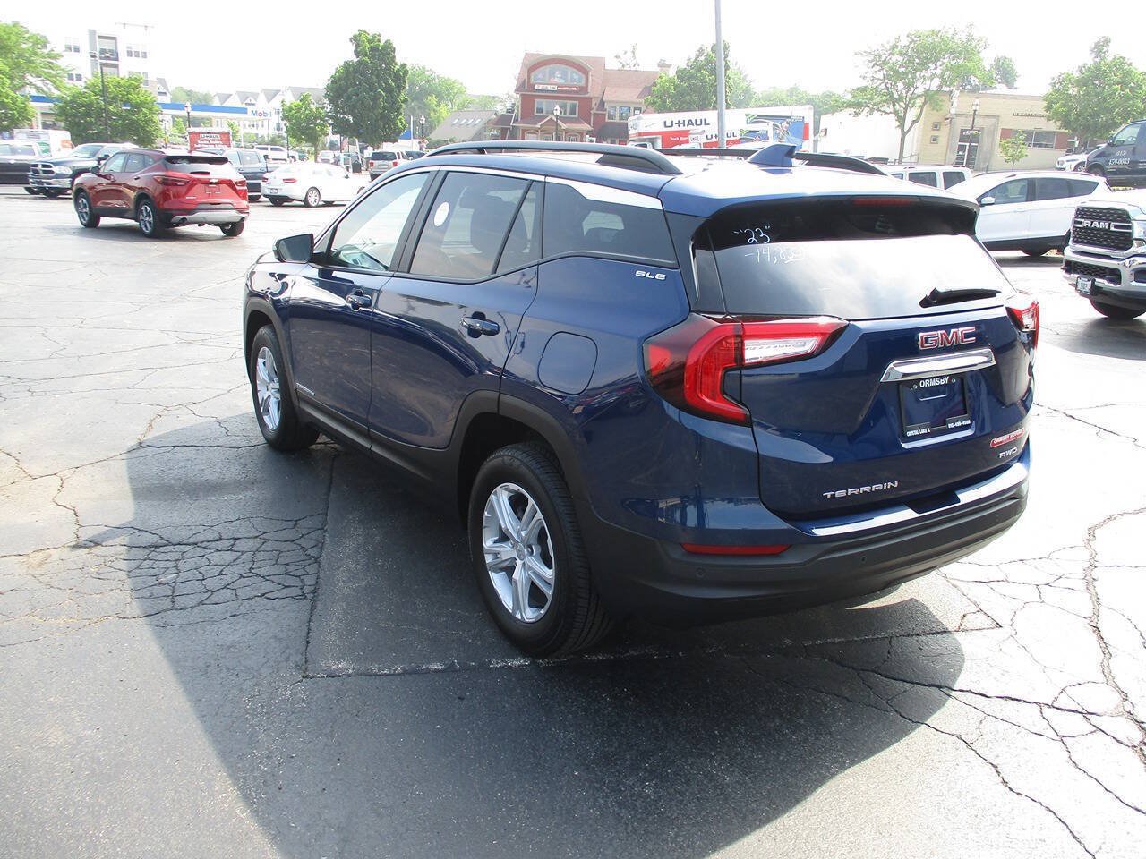 Used 2023 GMC Terrain SLE w/ Driver Convenience Package AWD/4WD image 12
