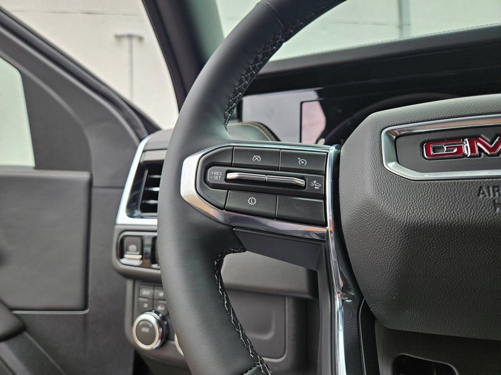 New 2026 GMC Yukon Elevation AWD/4WD image 12