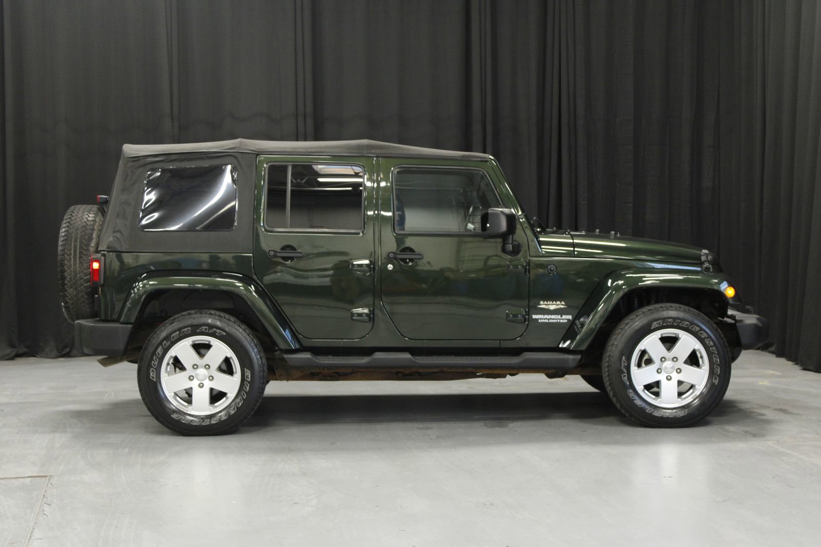 Used 2011 Jeep Wrangler Unlimited Sahara w/ Connectivity Group AWD/4WD image 6