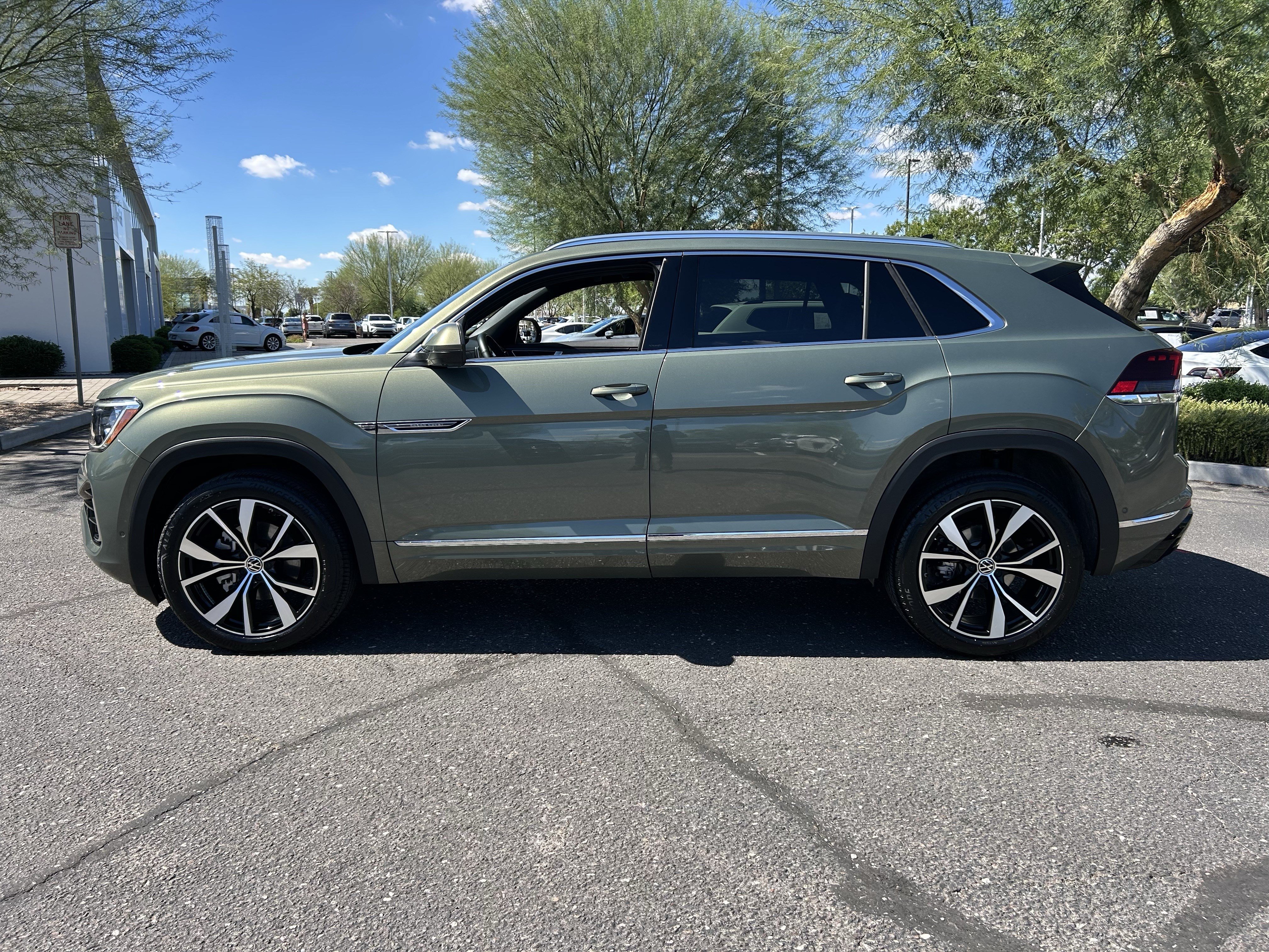 Used 2026 Volkswagen Atlas Cross Sport SEL Premium R-Line AWD/4WD image 2