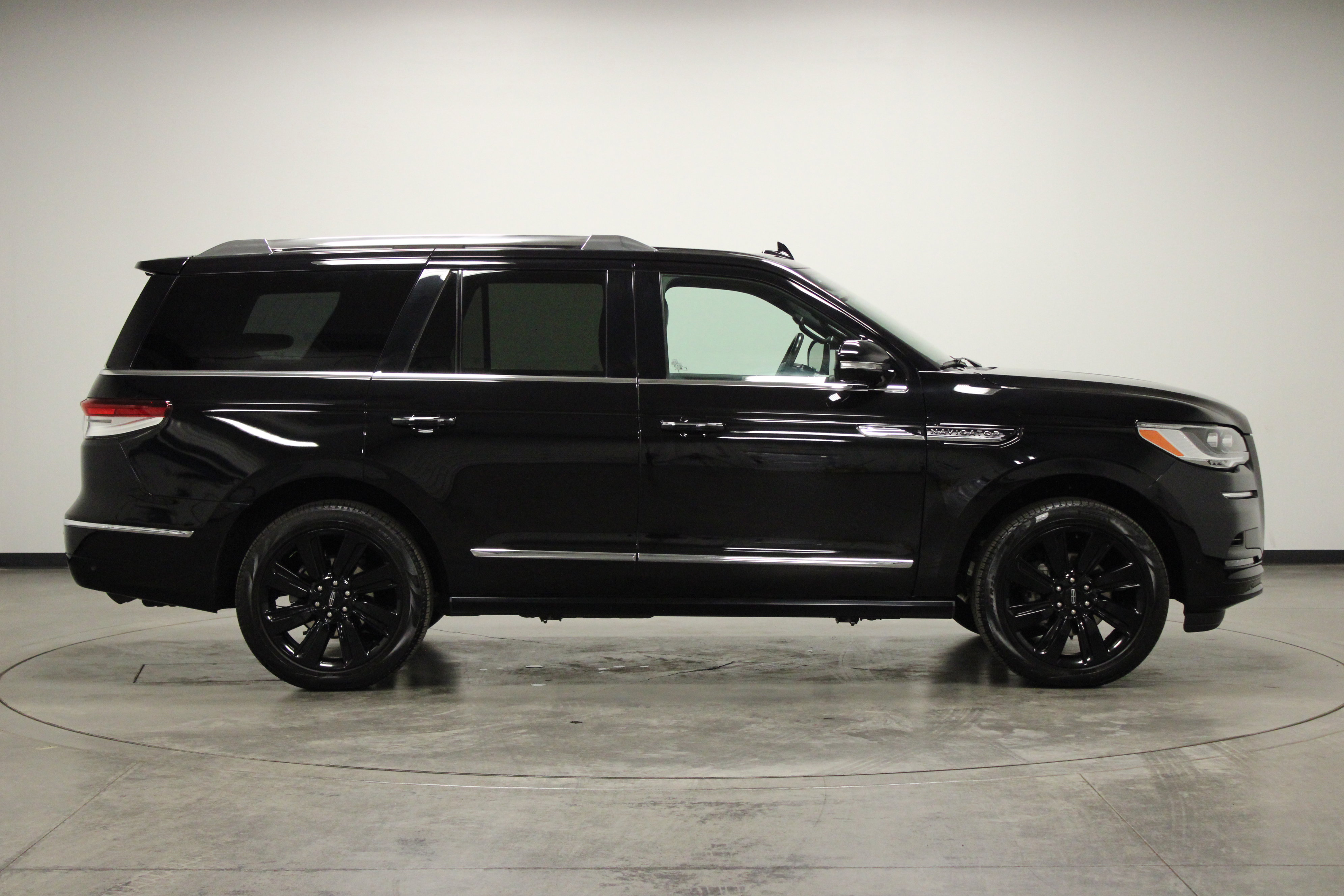 Used 2024 Lincoln Navigator Reserve image 9