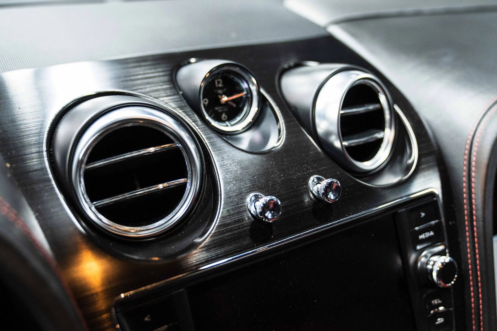 Used 2019 Bentley Bentayga AWD/4WD image 31