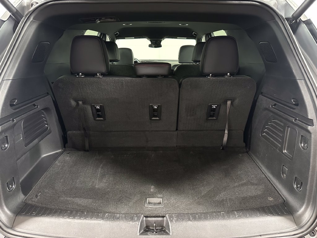 Used 2025 Chevrolet Traverse Z71 w/ LPO, Floor Liner Package AWD/4WD image 28
