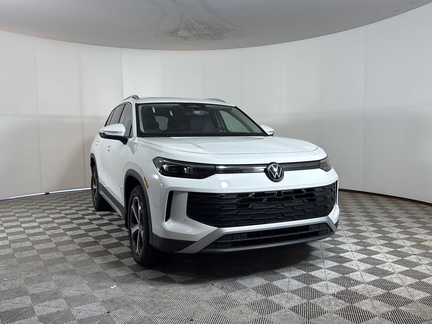 New 2026 Volkswagen Tiguan SE