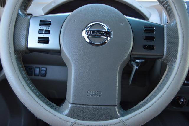 Used 2012 Nissan Frontier SL w/ Moonroof Pkg image 20