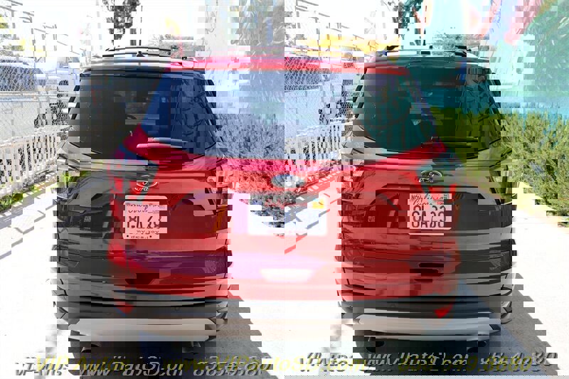 Used 2018 Ford Escape Titanium image 5