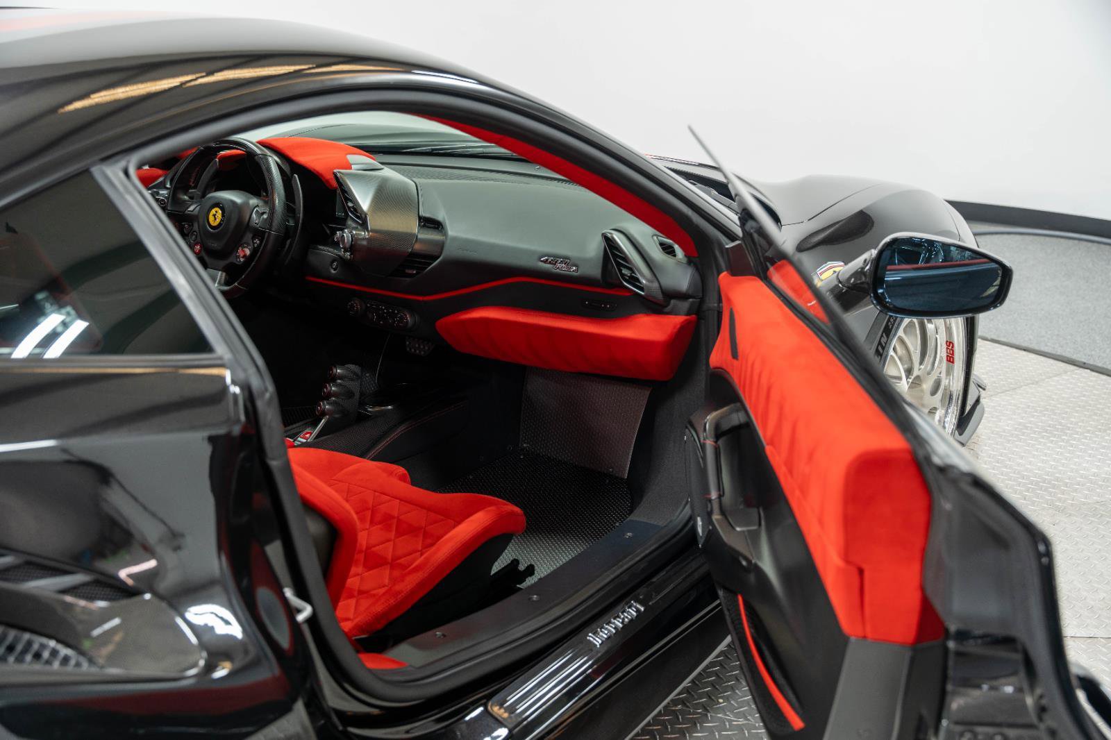Used 2019 Ferrari 488 Pista Coupe RWD image 91