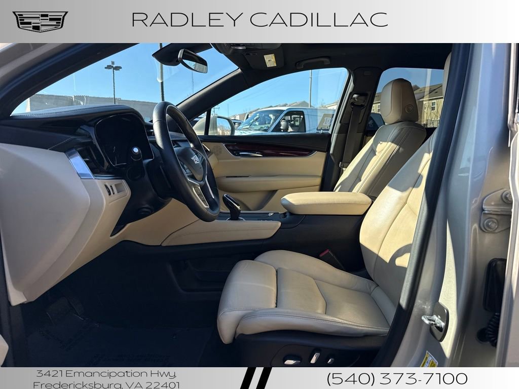 Used 2017 Cadillac XT5 Luxury w/ Driver Awareness Package image 3