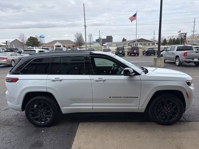 New 2026 Jeep Grand Cherokee Summit w/ Obsidian Package AWD/4WD image 8