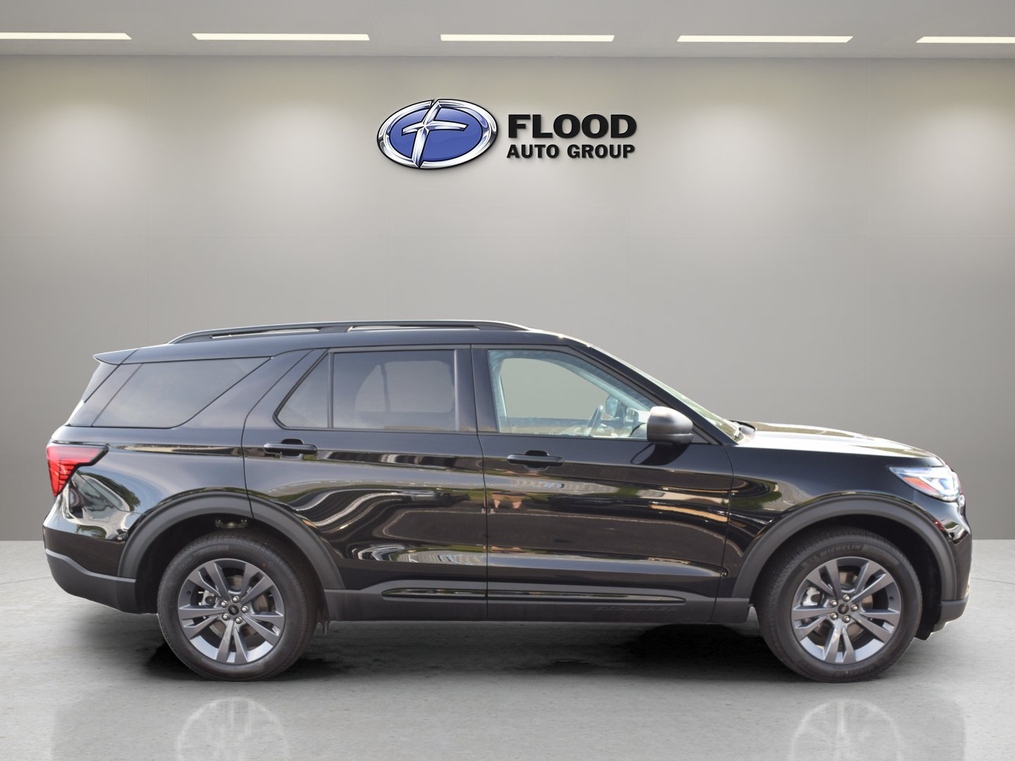 Used 2026 Ford Explorer Active w/ Active Comfort Package AWD/4WD image 3