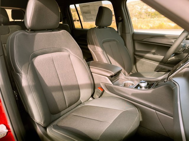 New 2025 Jeep Grand Cherokee L Laredo w/ Luxury Tech Group I image 12