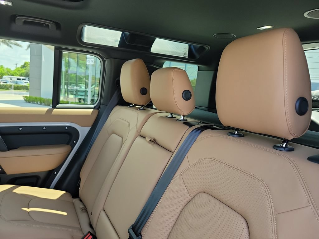 New 2026 Land Rover Defender 110 X-Dynamic SE AWD/4WD image 14