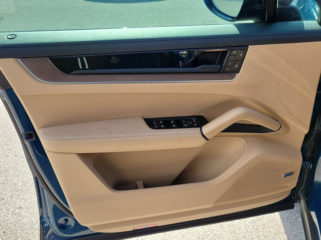 Certified 2025 Porsche Cayenne S AWD/4WD image 24