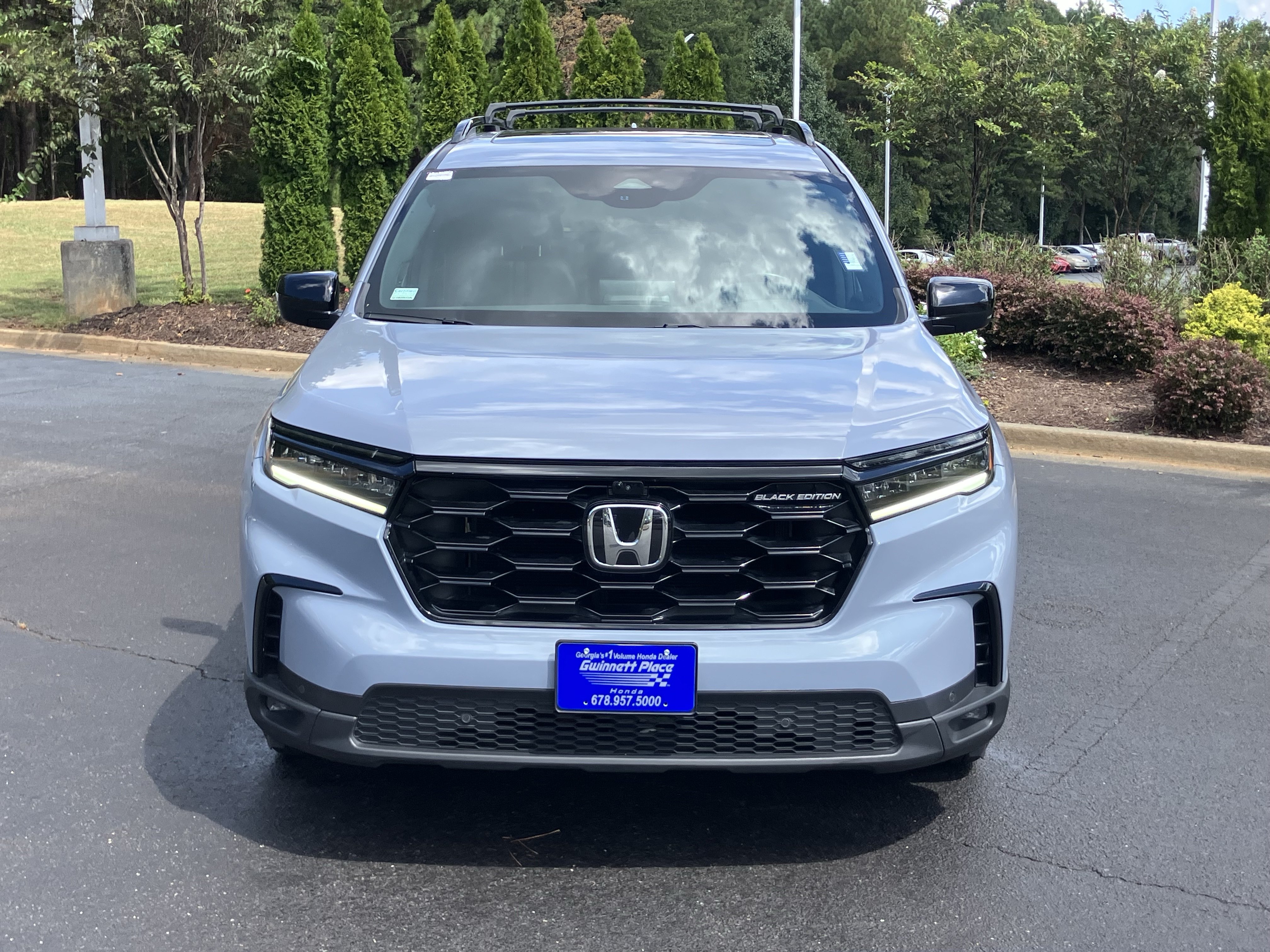 Certified 2025 Honda Pilot Black Edition image 3