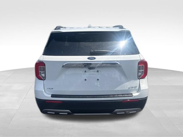 Used 2023 Ford Explorer XLT w/ Equipment Group 202A AWD/4WD image 4