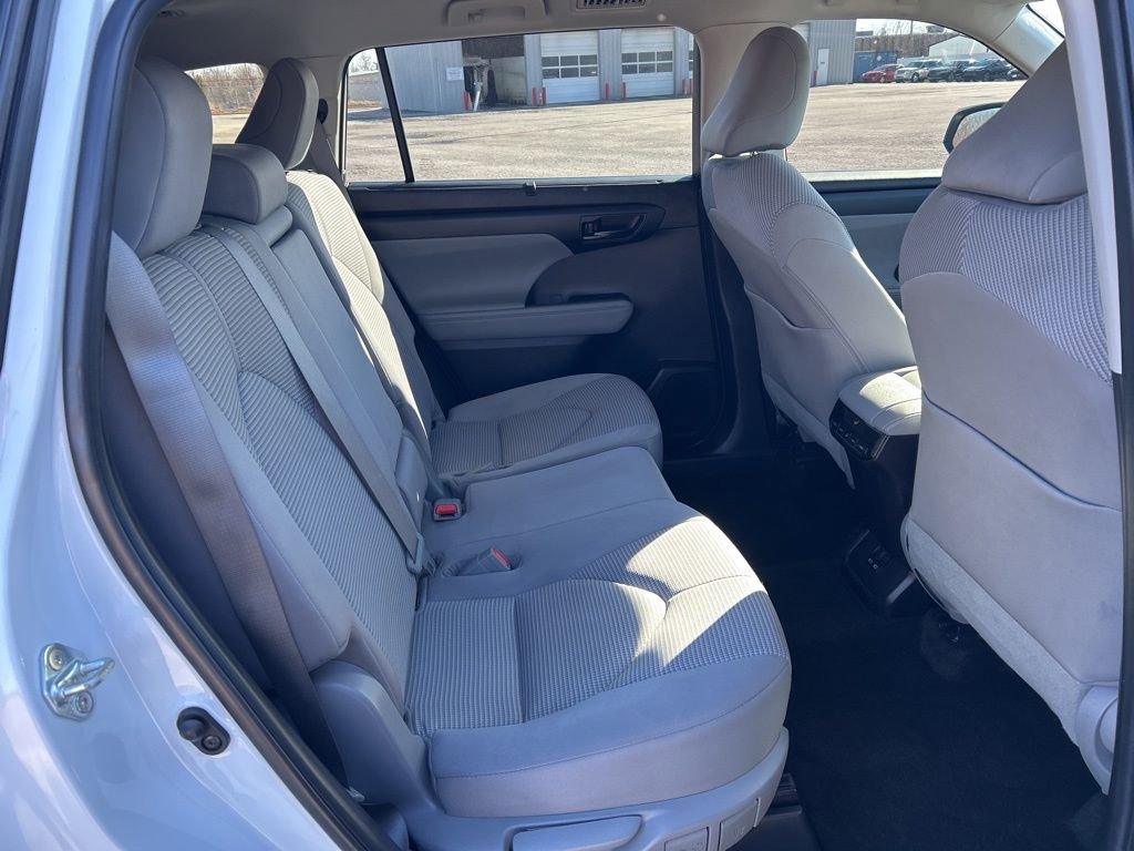 Used 2023 Toyota Highlander L image 23
