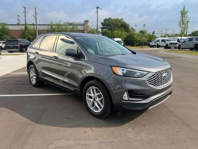 Used 2024 Ford Edge SEL w/ Convenience Package AWD/4WD image 3