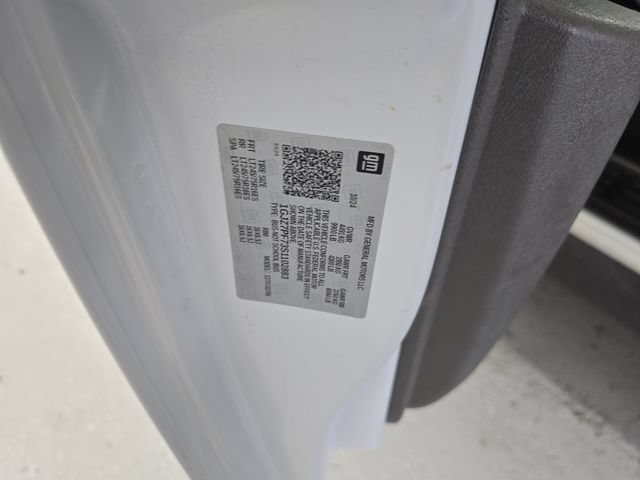 Certified 2025 GMC Savana 3500 LT w/ LT Preferred Equipment Group RWD image 16
