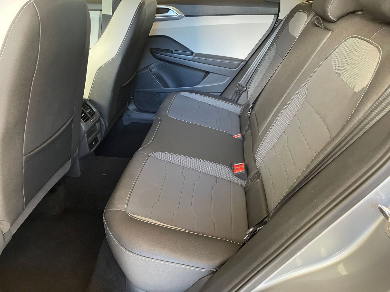 Used 2025 Volkswagen Taos SE image 35