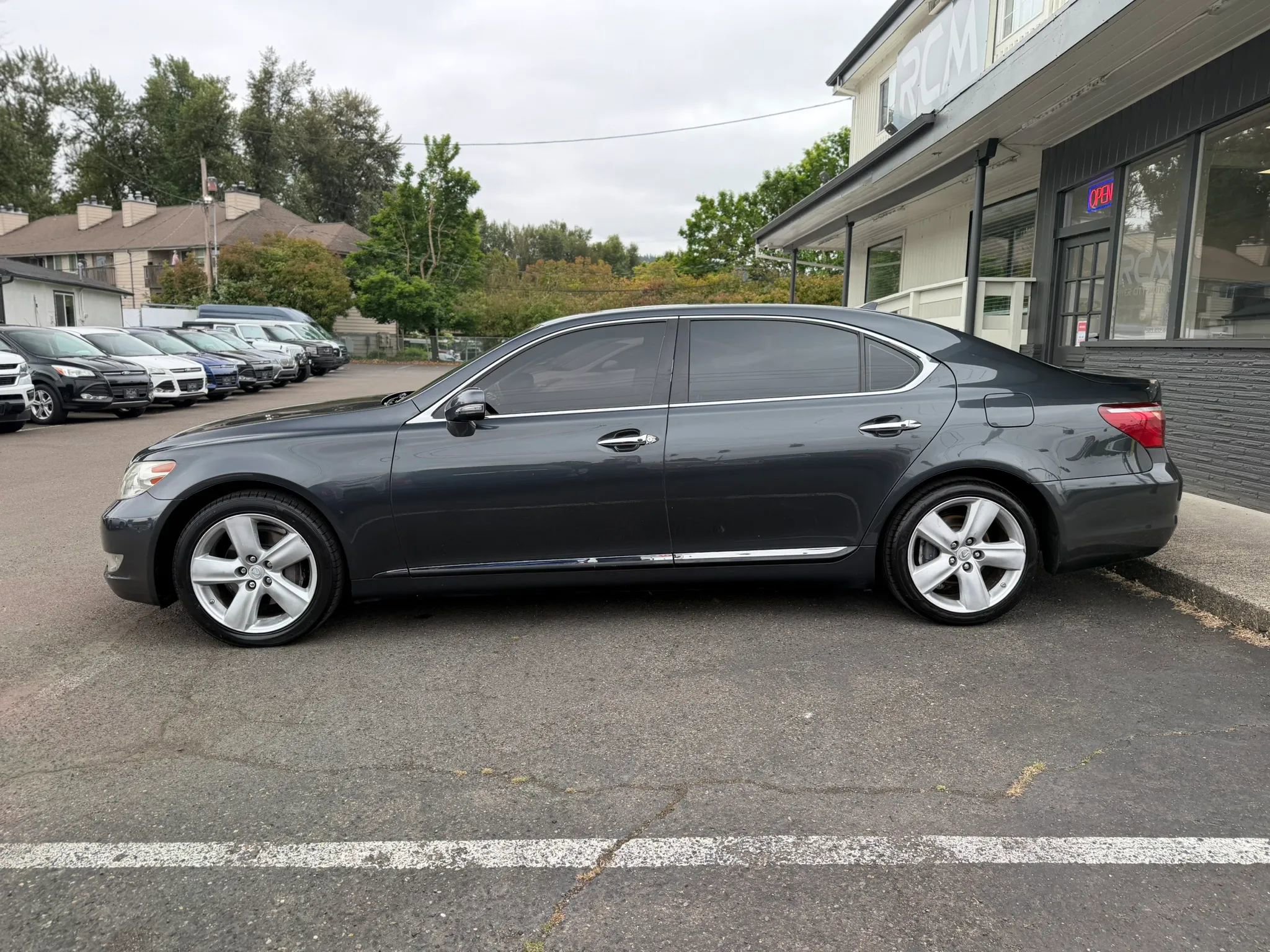 Used 2010 Lexus LS 460 L RWD image 4