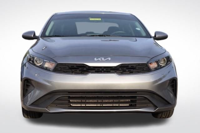 Used 2022 Kia Forte LXS image 4