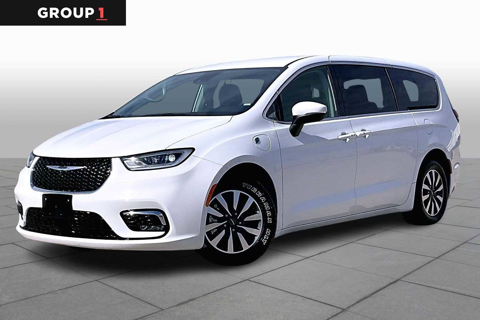 Used 2023 Chrysler Pacifica Touring-L image 1
