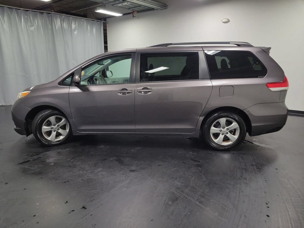 Used 2014 Toyota Sienna LE FWD image 5