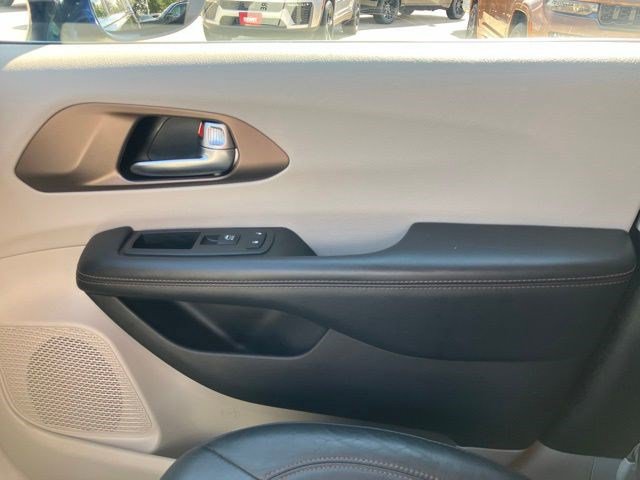 Certified 2019 Chrysler Pacifica Touring-L Plus w/ Advanced Safetytec Group FWD image 19