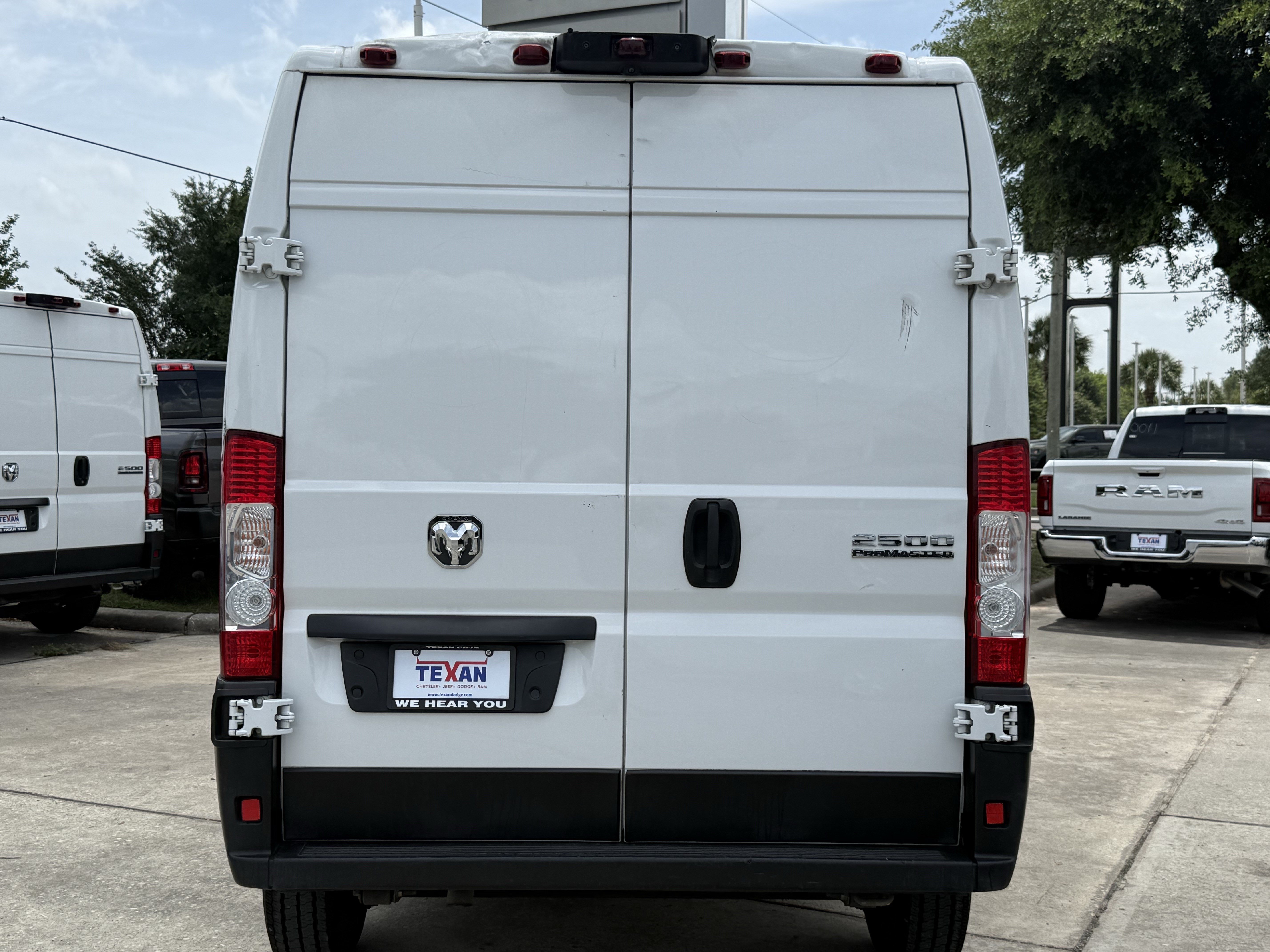 Used 2024 RAM ProMaster 2500 w/ Convenience Group FWD image 6
