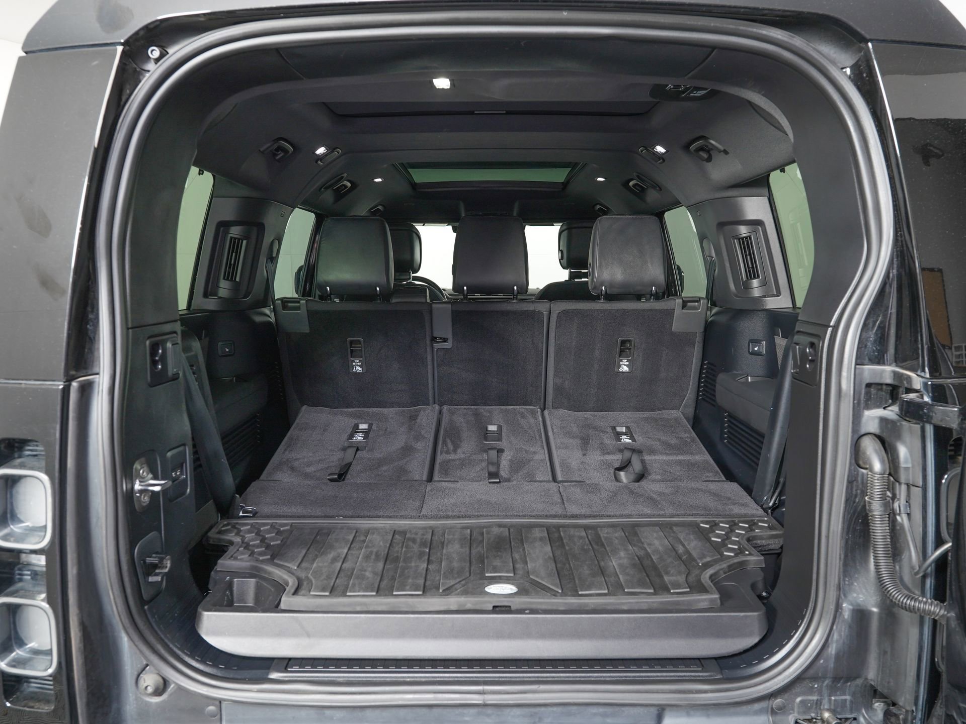 Used 2024 Land Rover Defender 130 X image 13