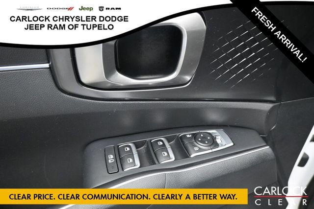 Used 2023 Kia Sorento LX FWD image 11