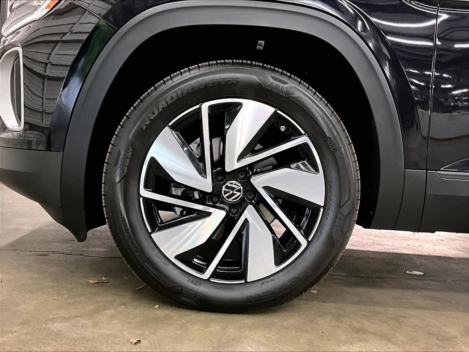 Certified 2026 Volkswagen Atlas SE w/ Panoramic Sunroof Package AWD/4WD image 12