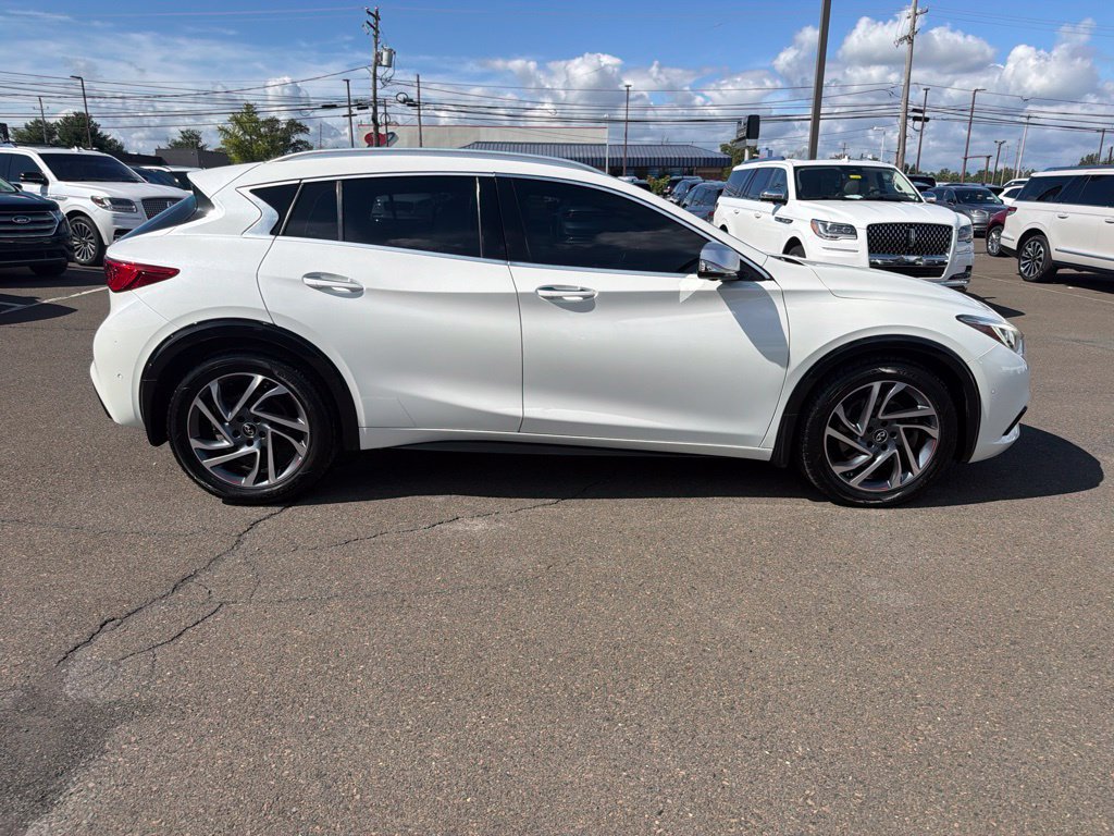 Used 2017 INFINITI QX30 Premium w/ Technology Package FWD image 7