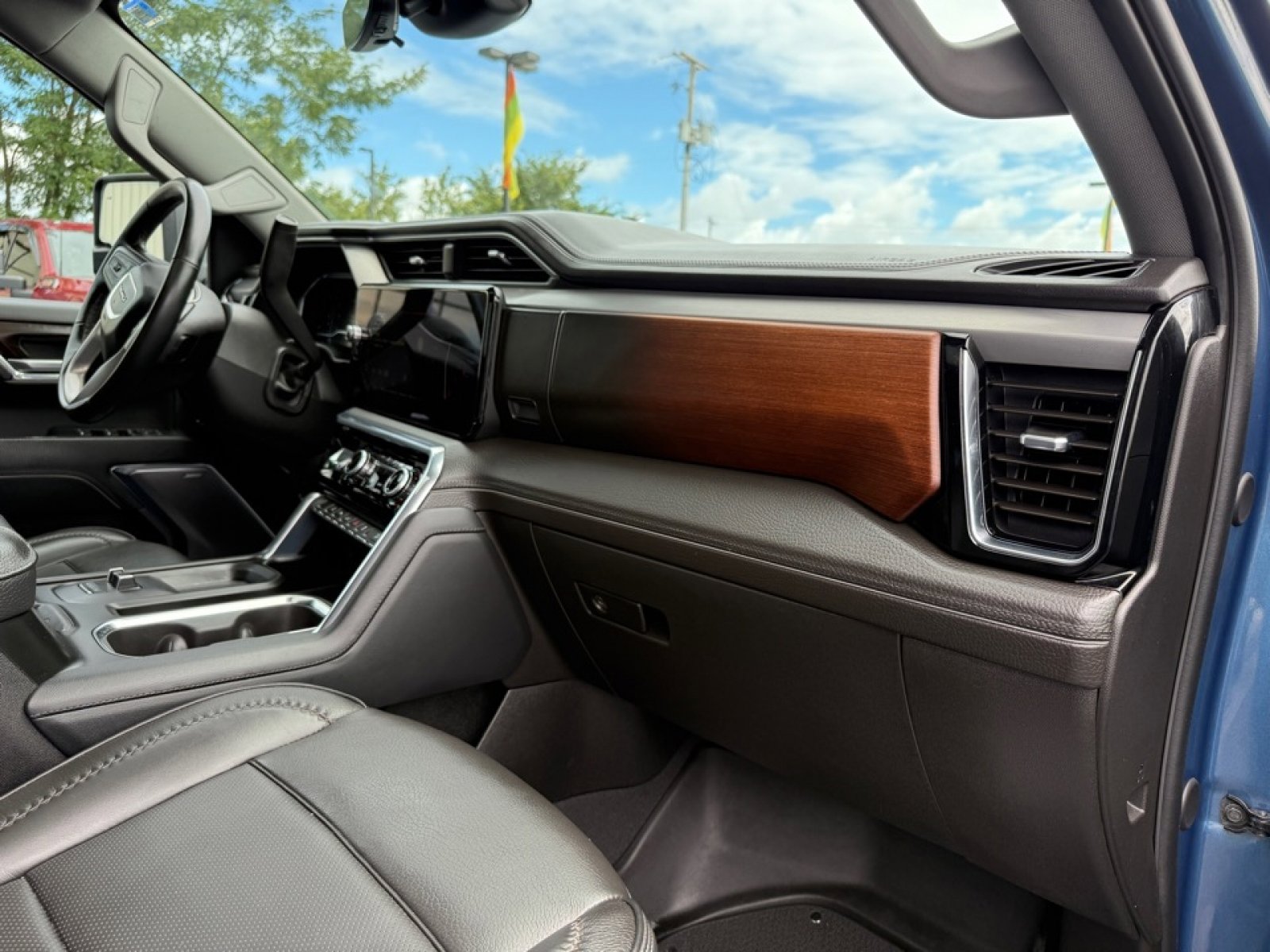 Used 2024 GMC Sierra 2500 Denali w/ Technology Package image 12